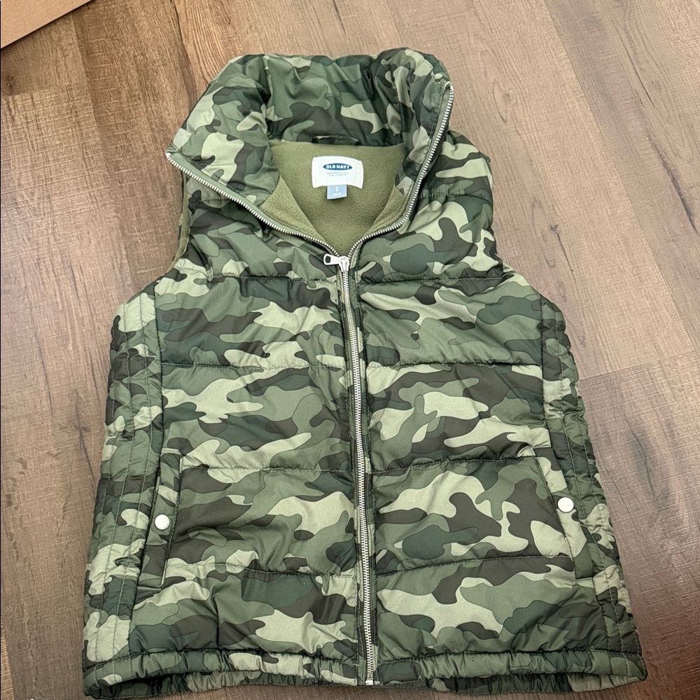 Old Navy Green Camo Quilted Puffer Vest